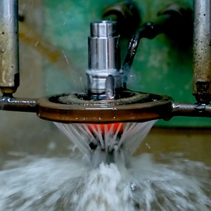 機床花鍵軸的淬火熱處理采用高頻感應加熱設備